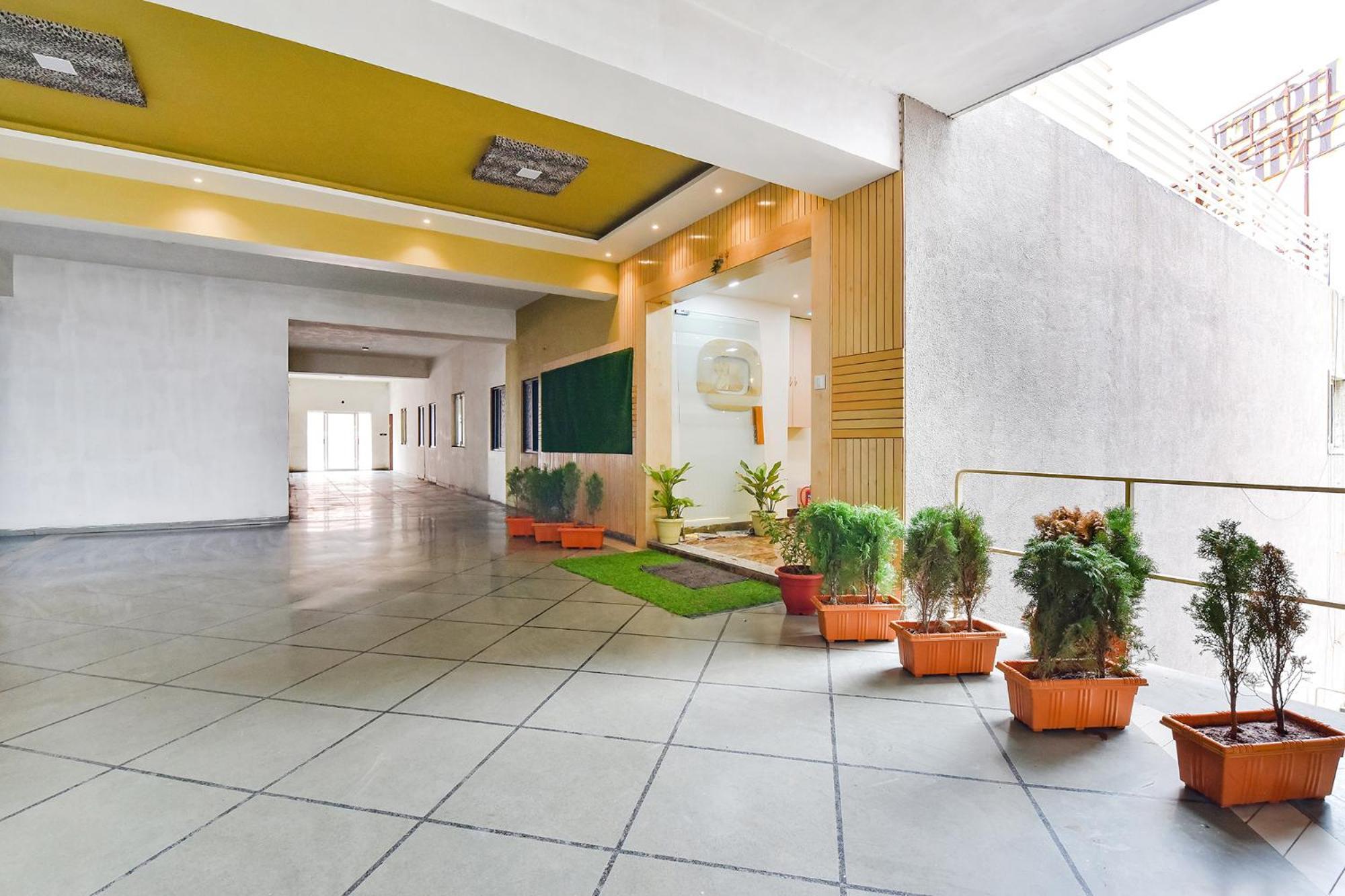 Fabhotel Symphony Grand Ahmedabad Exterior foto